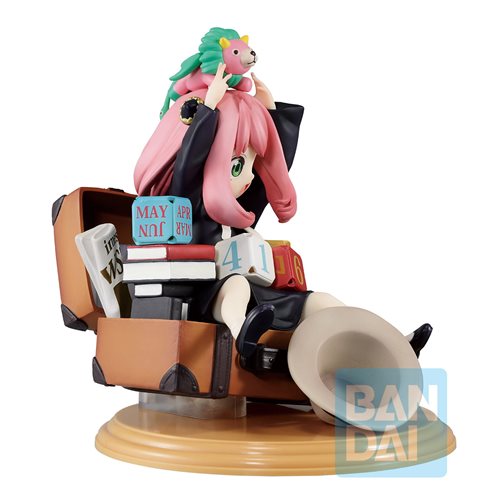 Spy x Family Anya Forger with Block Calendar Mission Statue