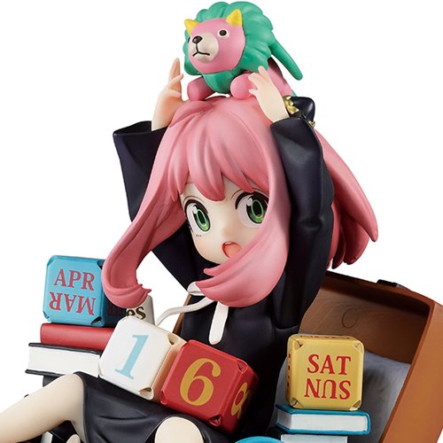 Spy x Family Anya Forger with Block Calendar Mission Statue